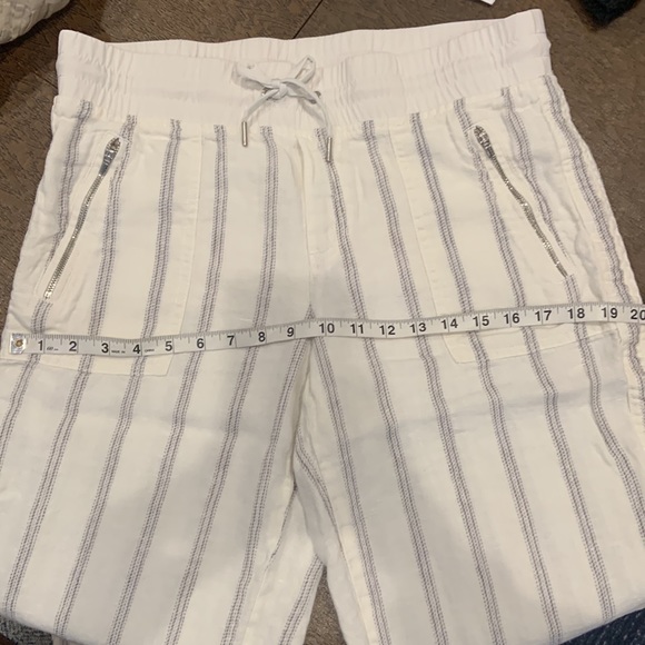 Athleta Bali white 100% linen pull on cropped pants with grey pinstripes - Picture 6 of 6